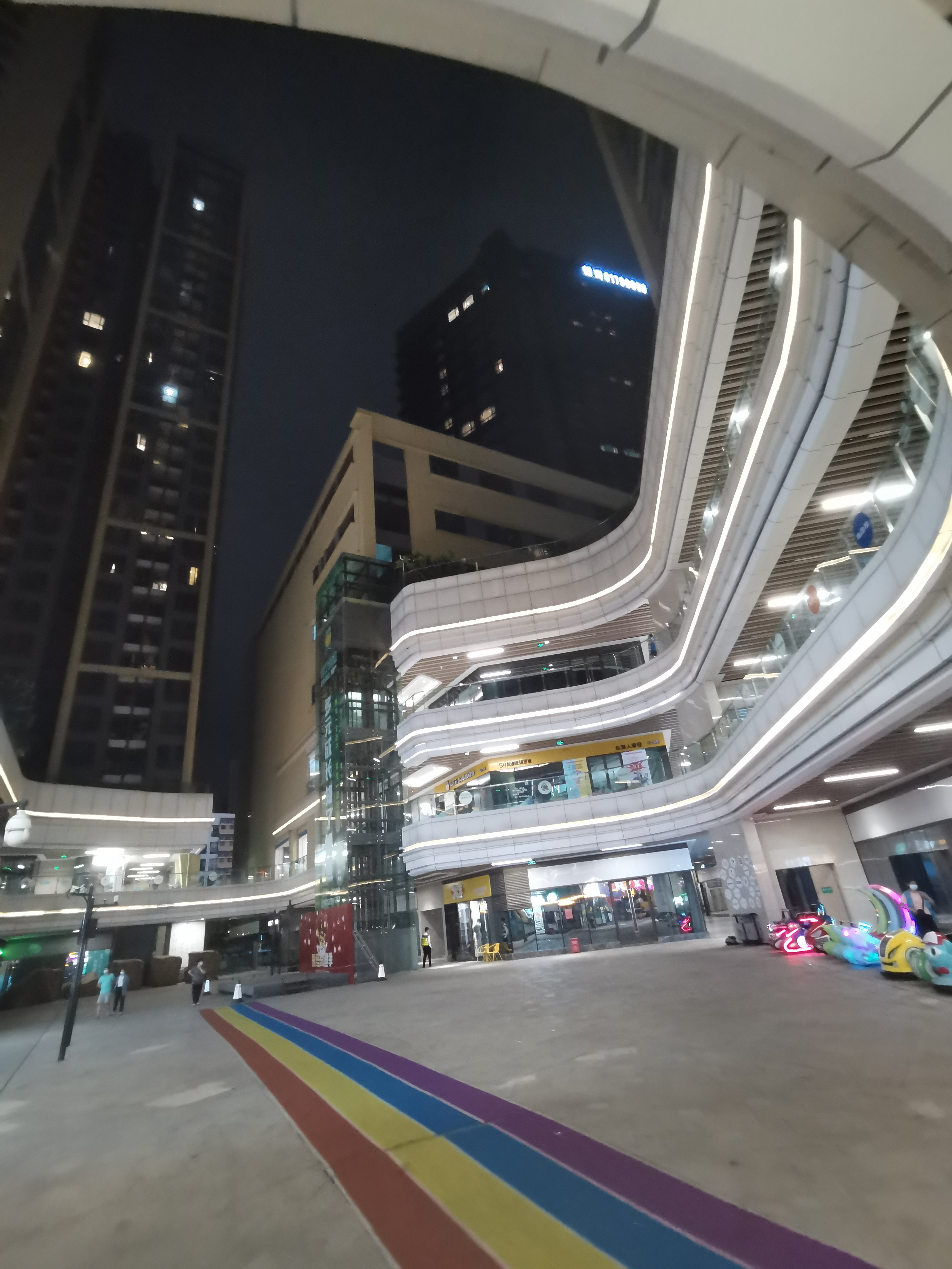 星河地产在龙华开了不少楼盘,为啥星河coco garden的卖场做得冷冷清