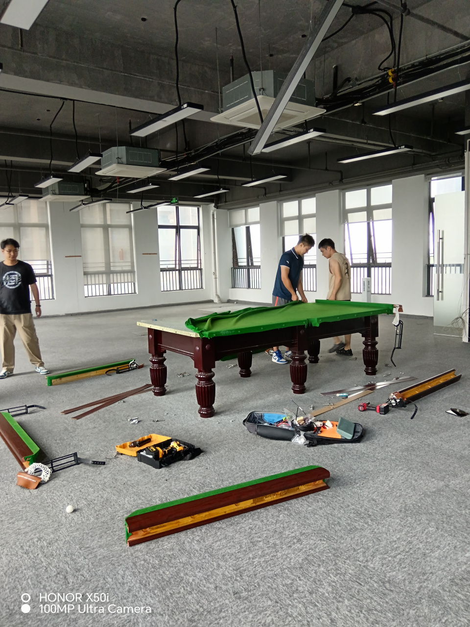 今日工作某单位预约上门拆卸台球桌到另一个办公点进行安装,完美收工