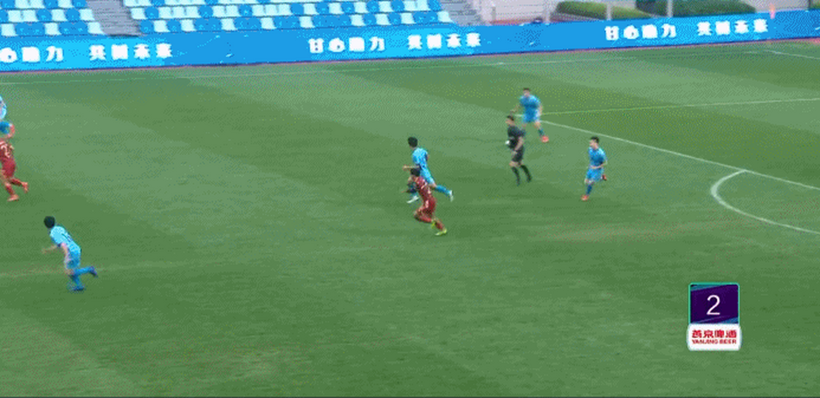 基本功确实太差了[笑哭]  淄博蹴鞠投资人何世华迎足协杯首秀,停球十