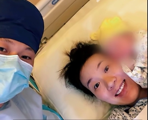 8月7日凌晨,中国短跑名将谢震业在社交媒体晒出温馨全家福,正式宣布