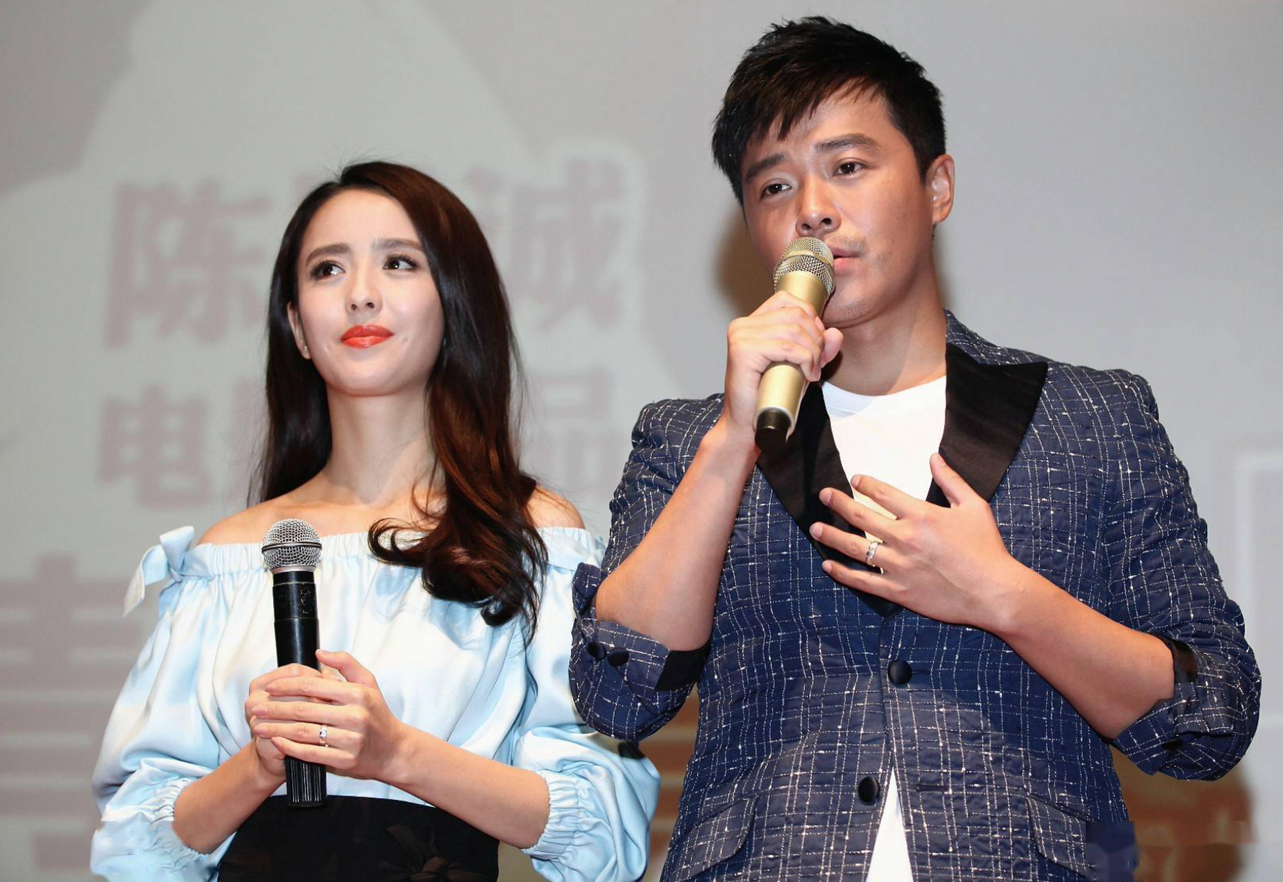 8月8日的晨光里,佟丽娅43岁的生日被陈思诚的微博轻轻点亮