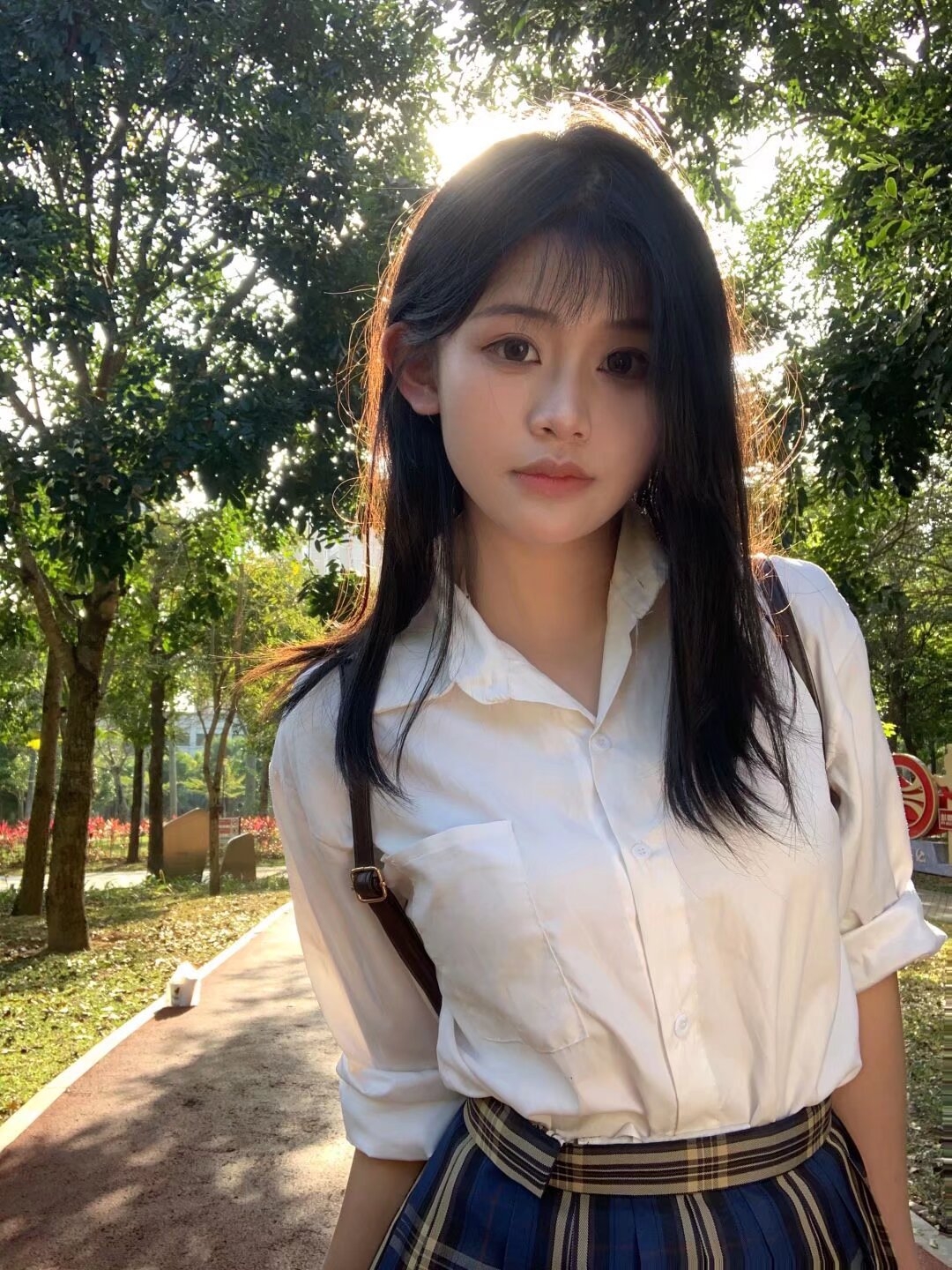 青春无敌的阳光少女,快来看看这个活力四溢的画面!