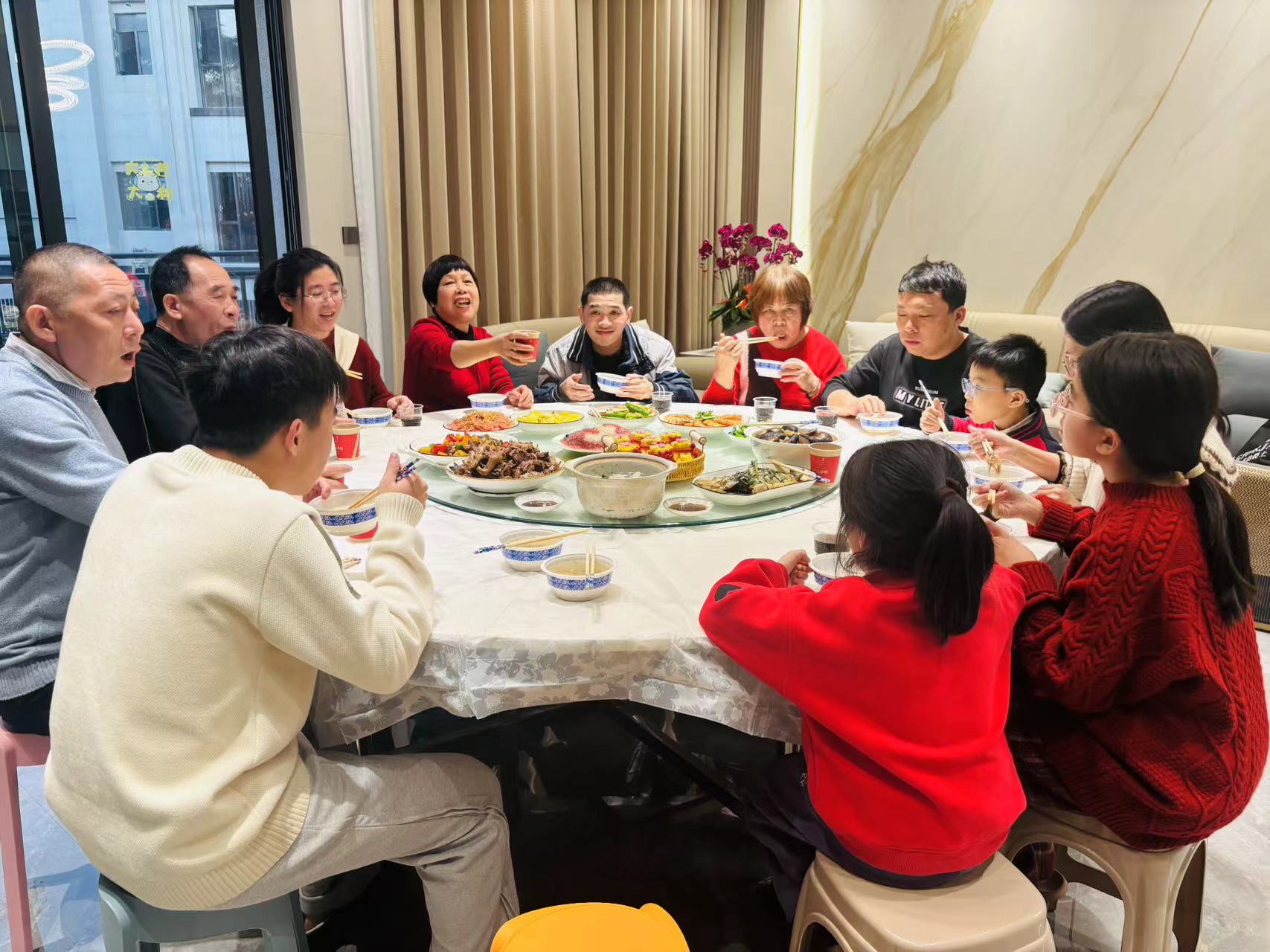 今晚的年夜饭,有我亲手做的白灼虾,简单又鲜美,期待和家人一起享用这