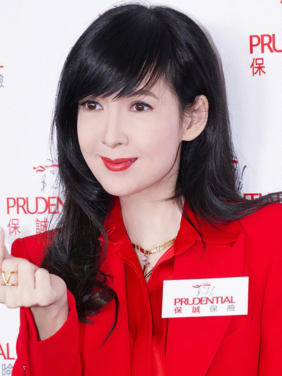 周慧敏,这位永恒的女神,近日再次惊艳亮相公众视野.