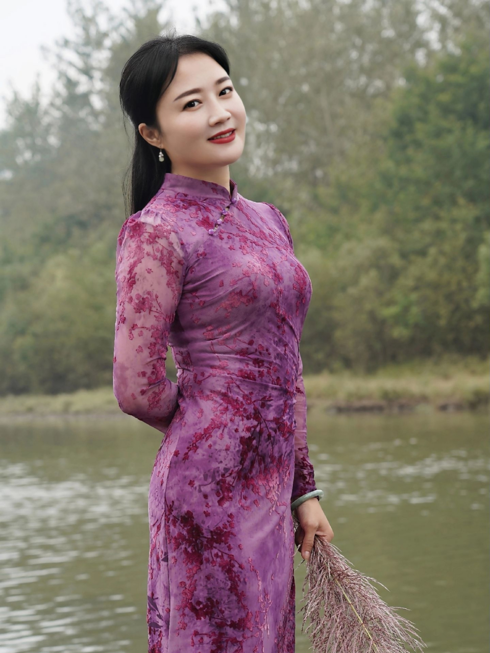 标准的端庄,优雅东方美