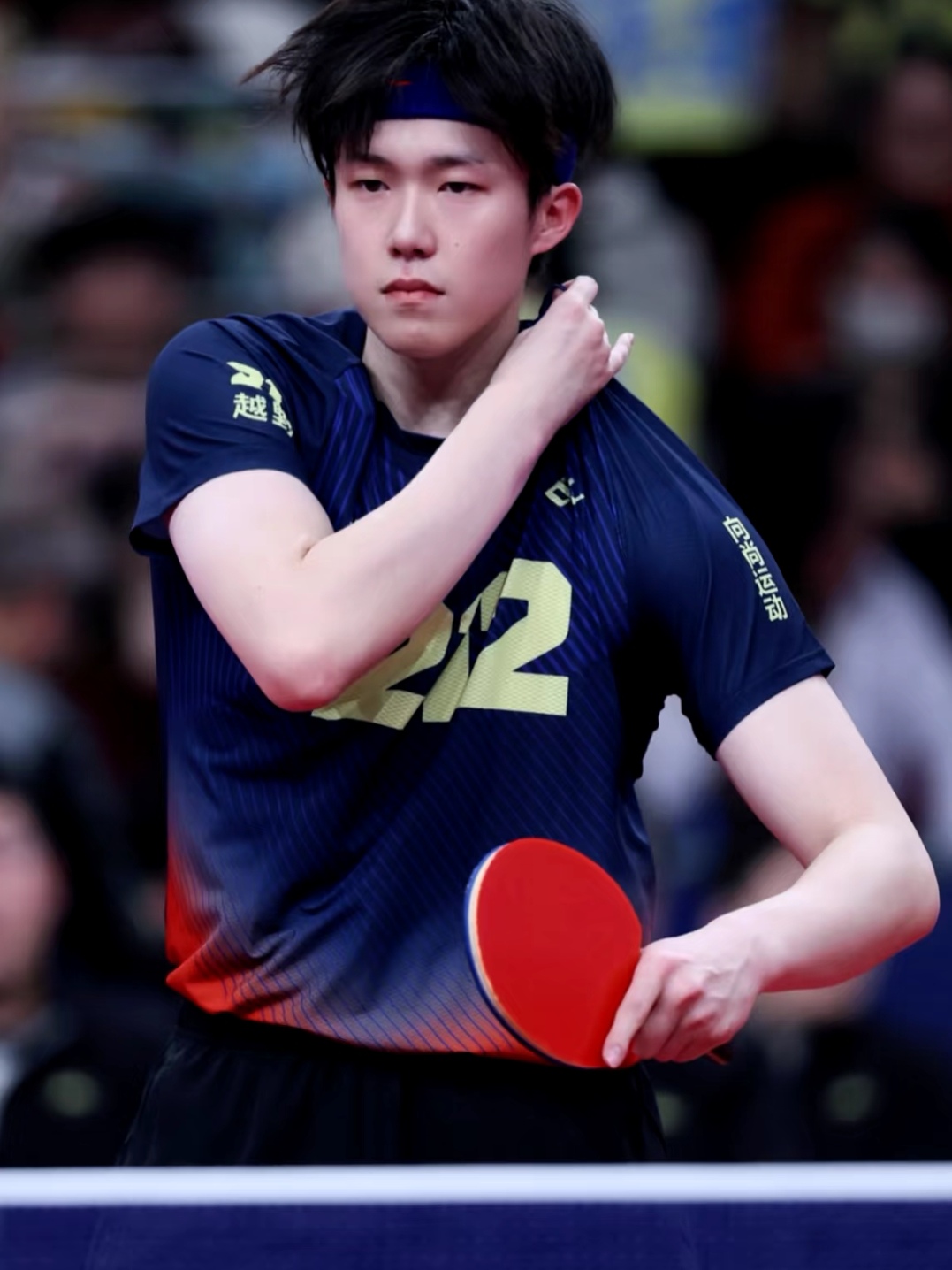 哇塞,话说王楚钦不仅打球淋漓尽致,被摄影师抓拍的镜头,也是帅的无边