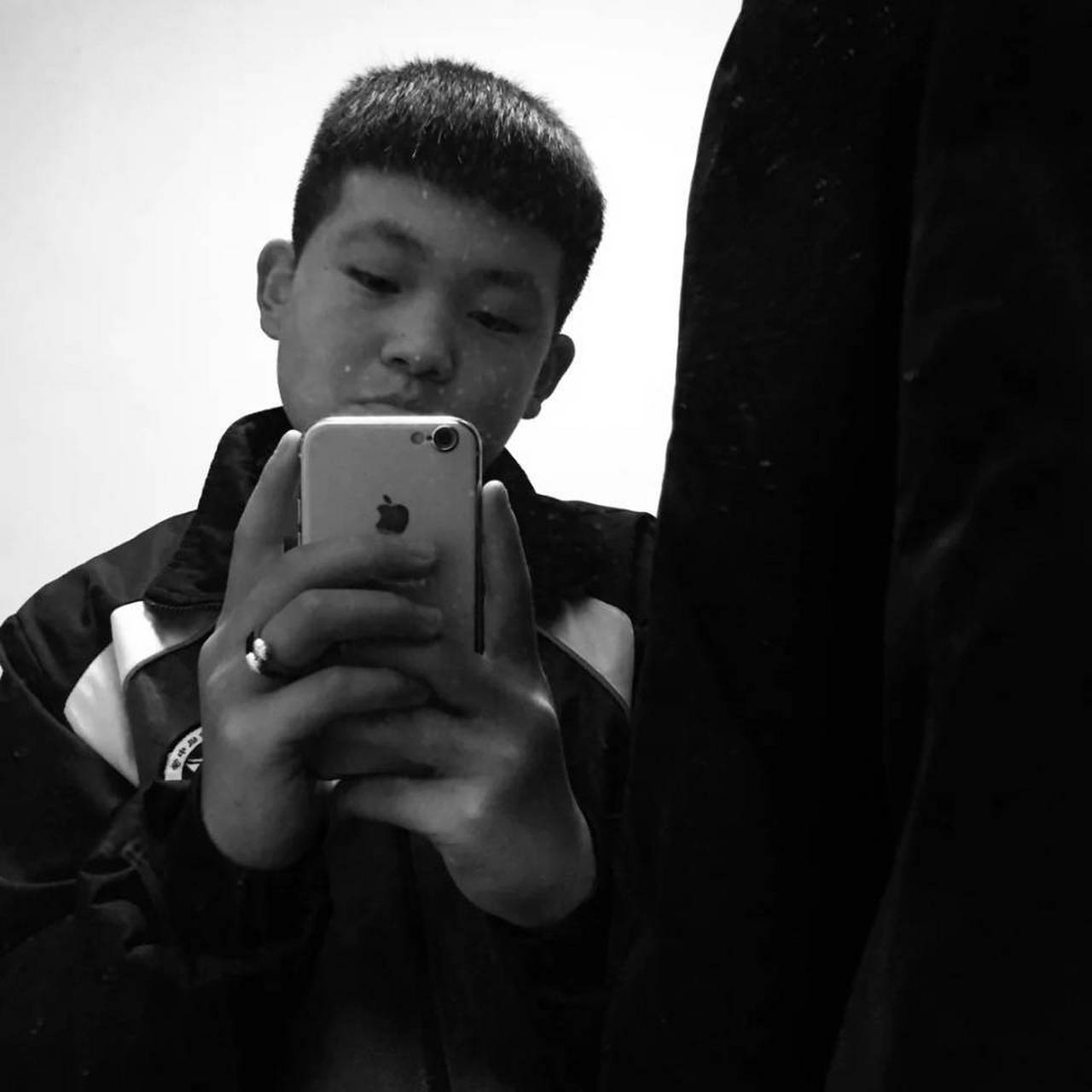 快手网红 爱好:听歌.作曲.书法.大赦天下 百度搜索