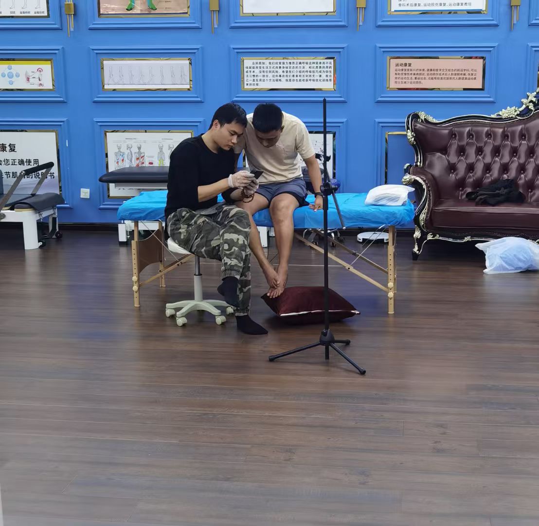 从黑龙江大庆过来做康复的宋同学 从青岛过来的周同学