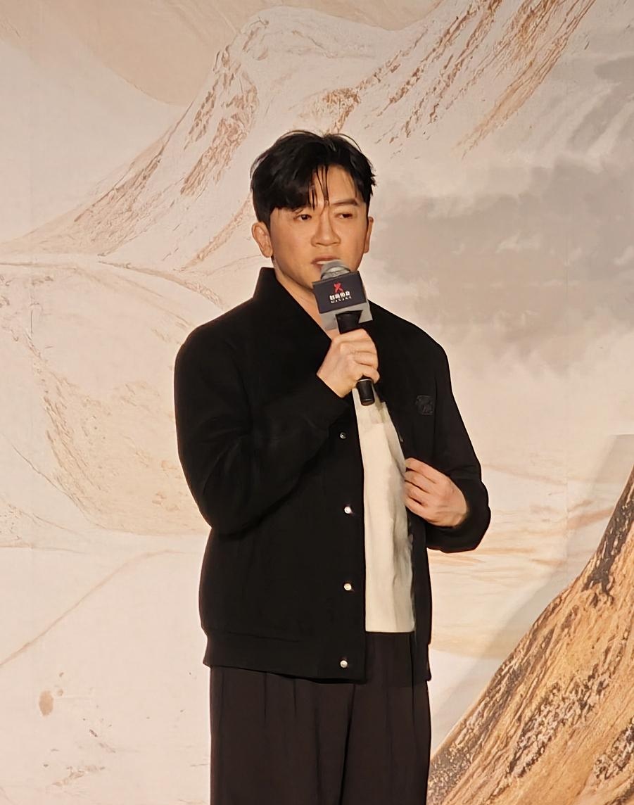 豪车不多,却在北京,上海,台湾省,新加坡和美国等地坐拥多处豪宅  4