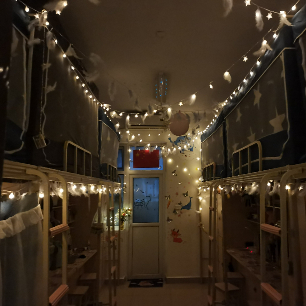 前几天参加了西南交通大学希望学院组织的寝室风采大赛,现场让我印象