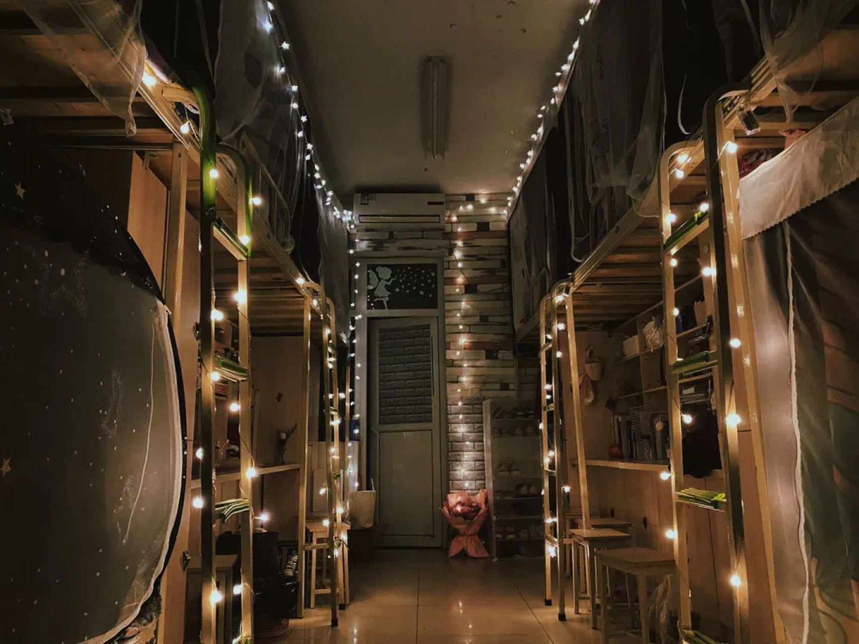 前几天参加了西南交通大学希望学院组织的寝室风采大赛,现场让我印象