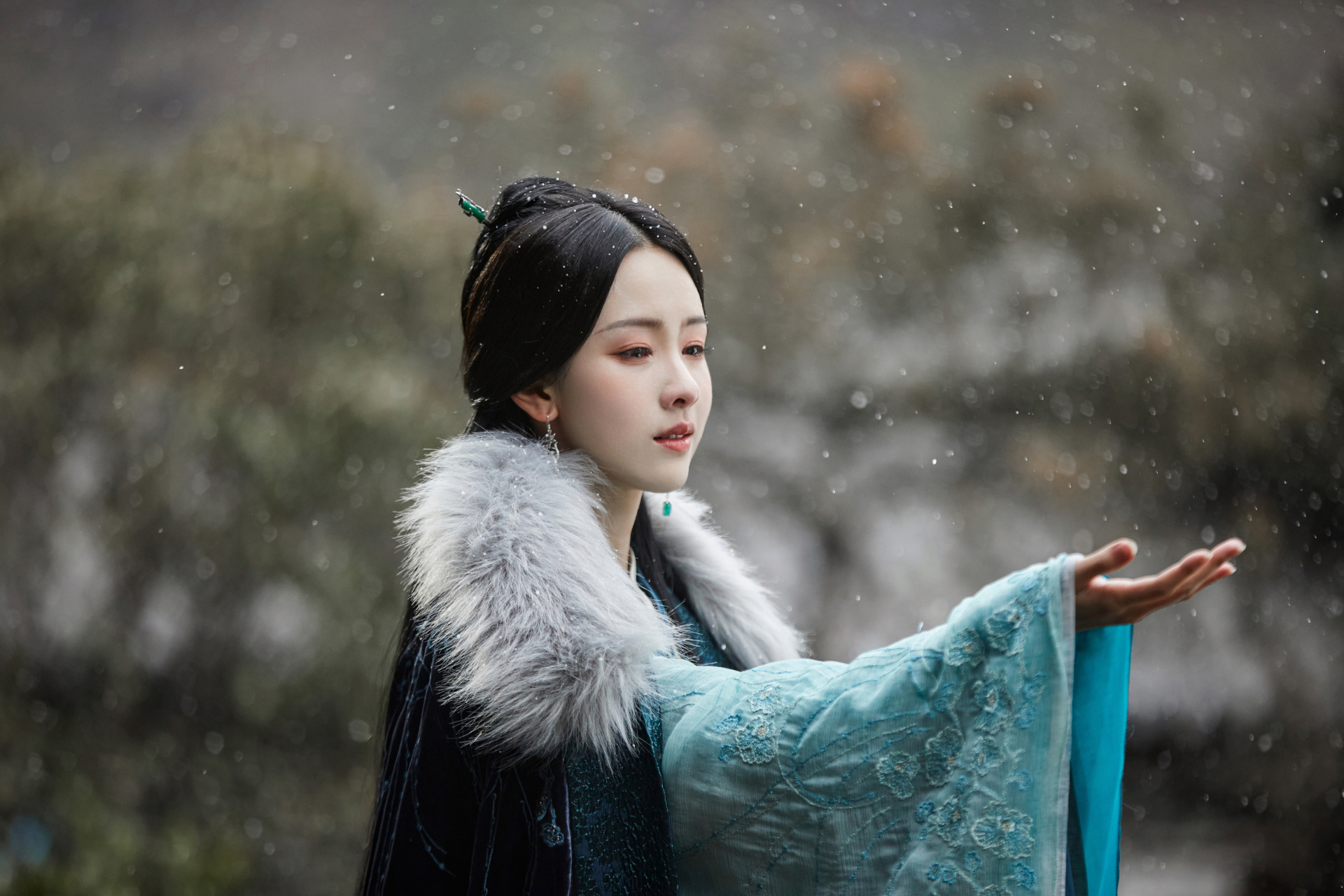 95#陈都灵兰夫人# 长在烟雨江南的兰夫人,却半生困于寒霜飘零的宫门