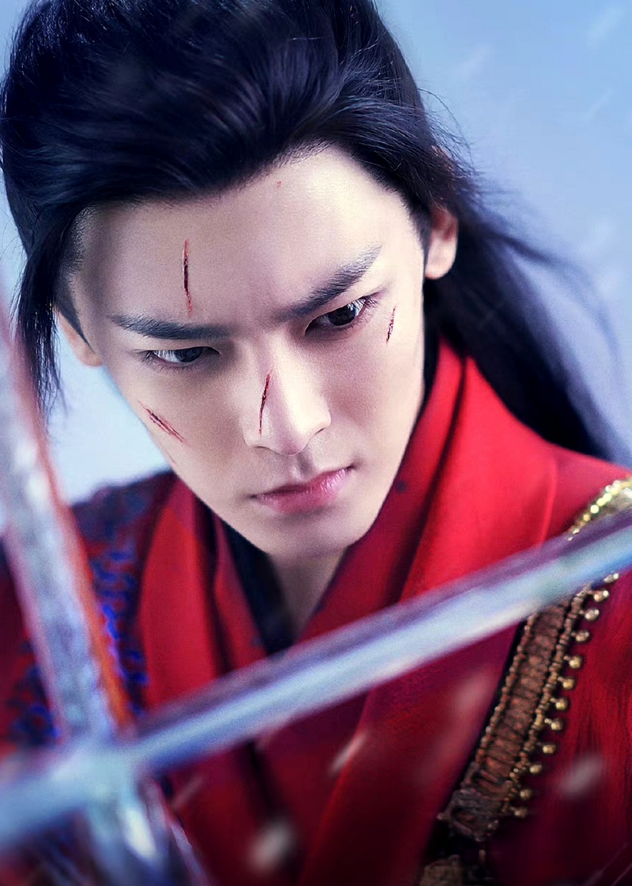 战损雁回好米好米,又是护在小龙身前的姿态,周也好会