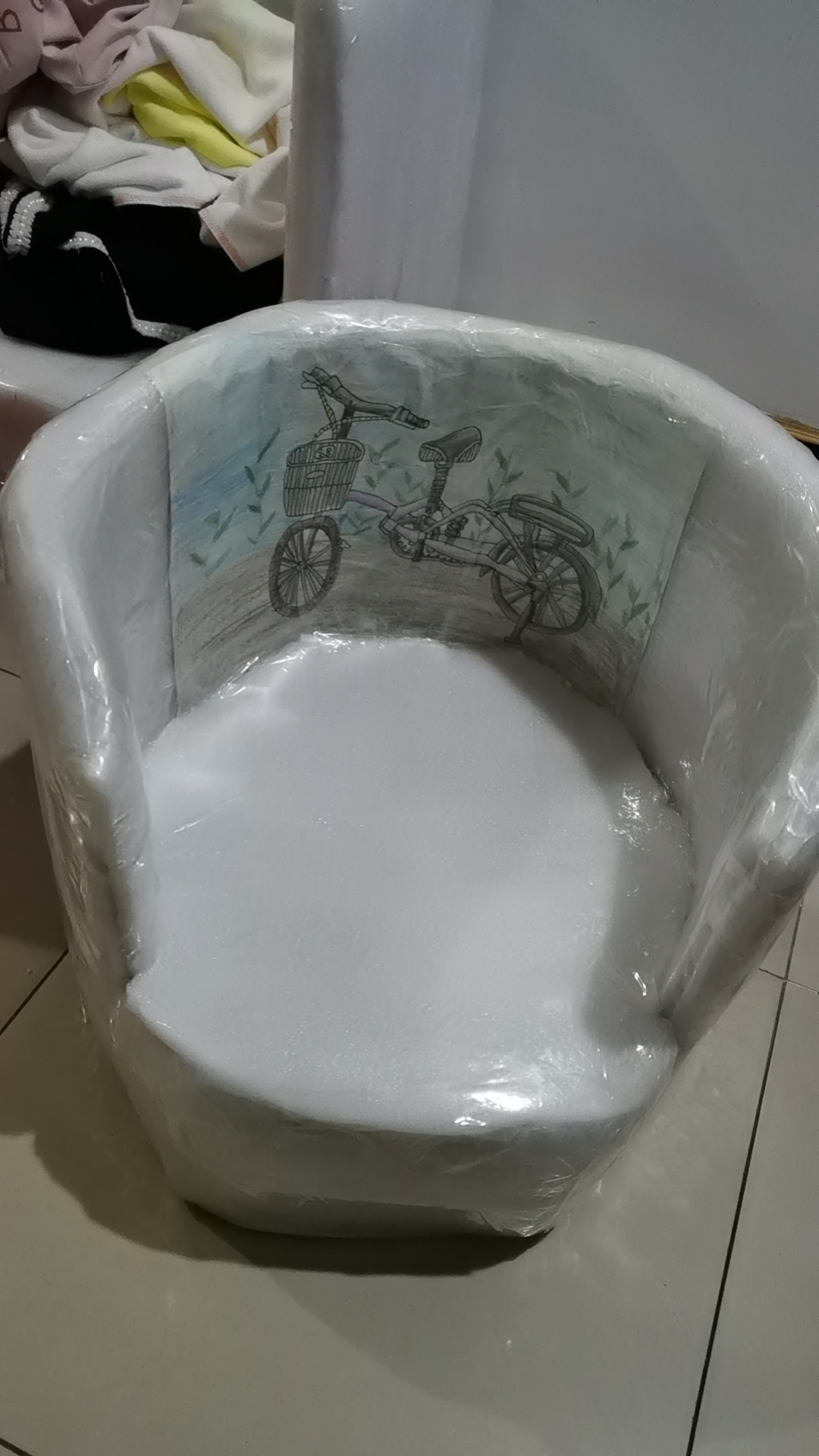 奶粉罐做的简易小凳子