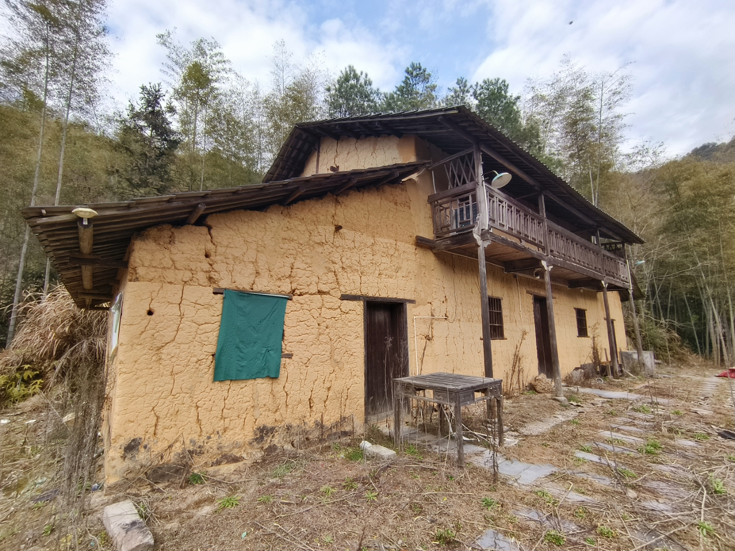 99探秘乡村风情,邂逅独特土屋93  在这片宁静的乡野间,我偶遇了