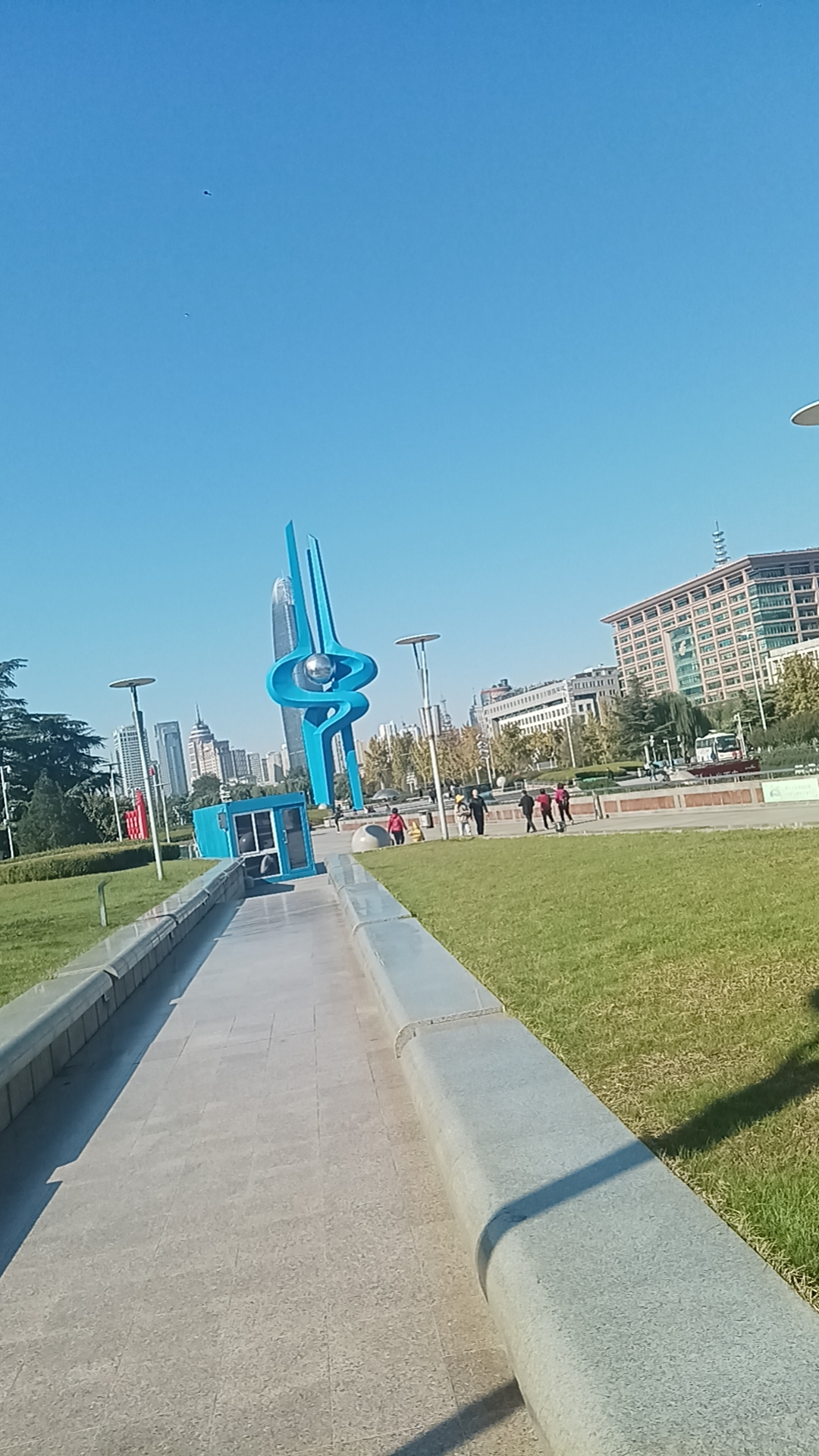 ☀️  这件外套是我在逛街时无意间发现的,它让我感觉如沐春风