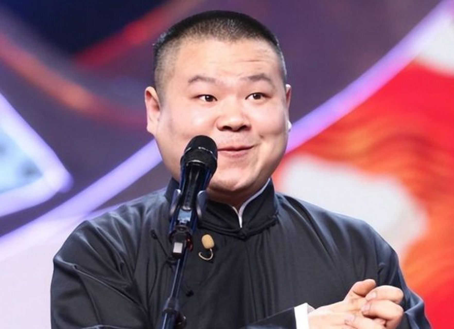 小岳岳到底经历什么,这发型给我笑没了,还得是大鹏啊,《热烈》这电影