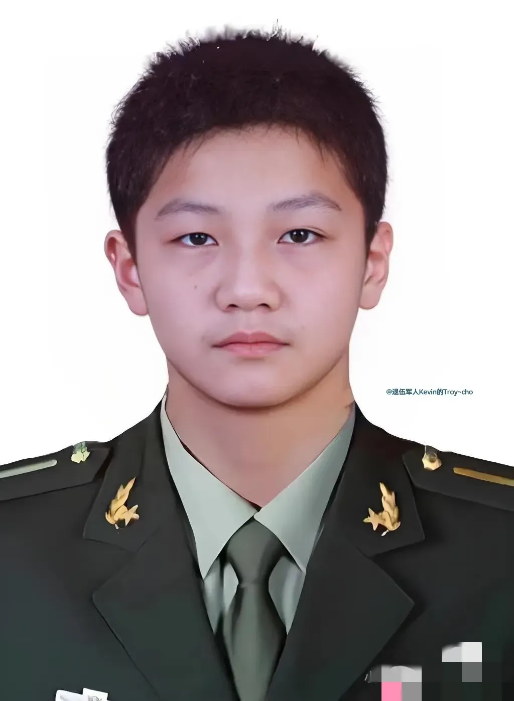 樊振东军装系列照