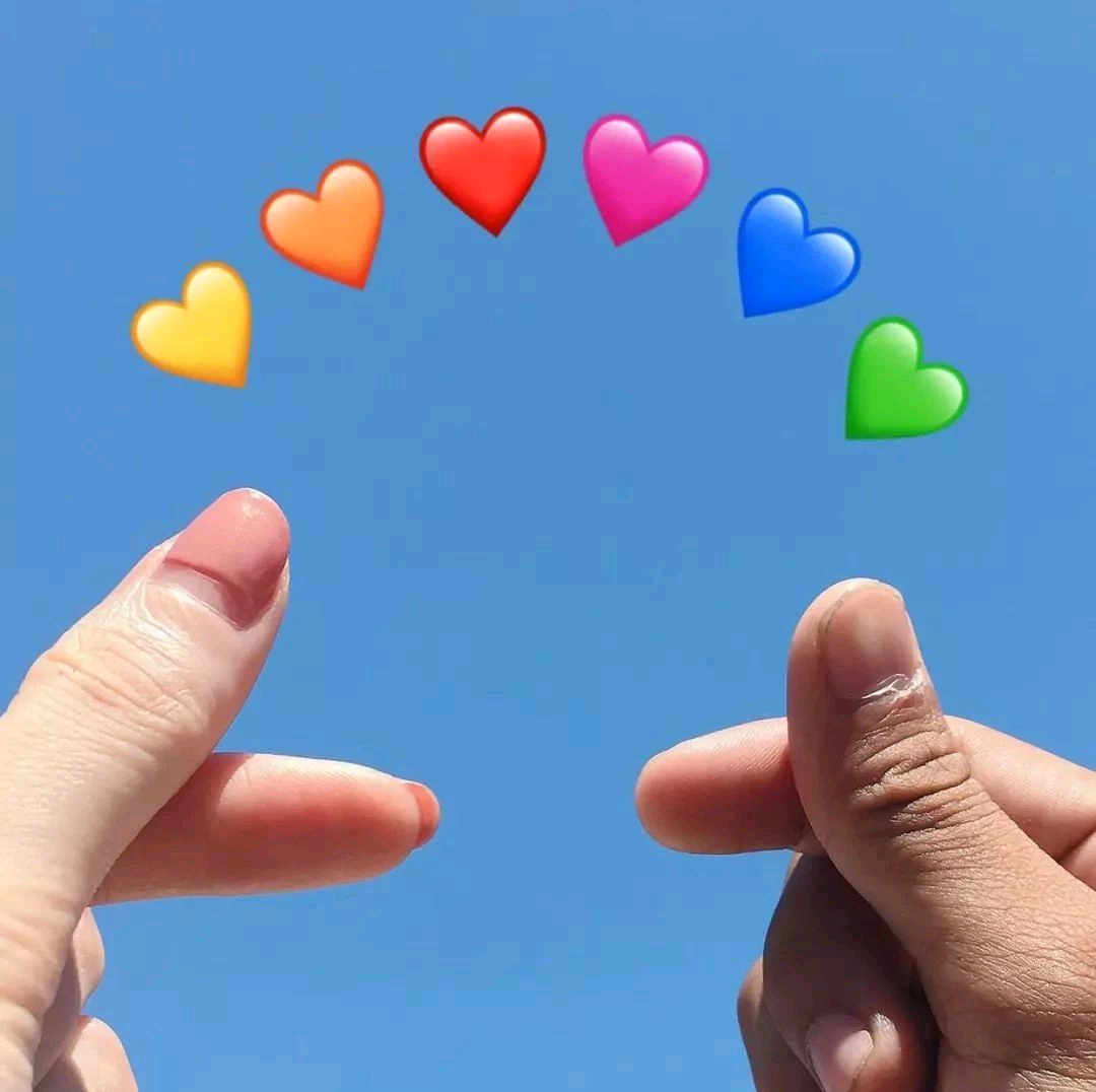 山川与河流,热爱与自由 两颗心,一双手,海阔天空下的爱意比心更浓