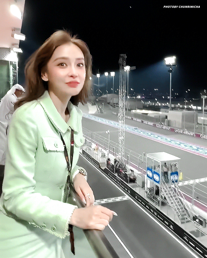 2024年11月12日,angelababy突然空降自己的超话,一句"想念大家了"