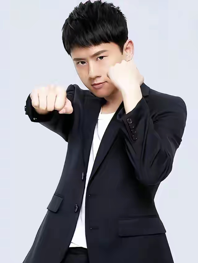 张杰啊!普通人出生!没有灵气,但很努力!