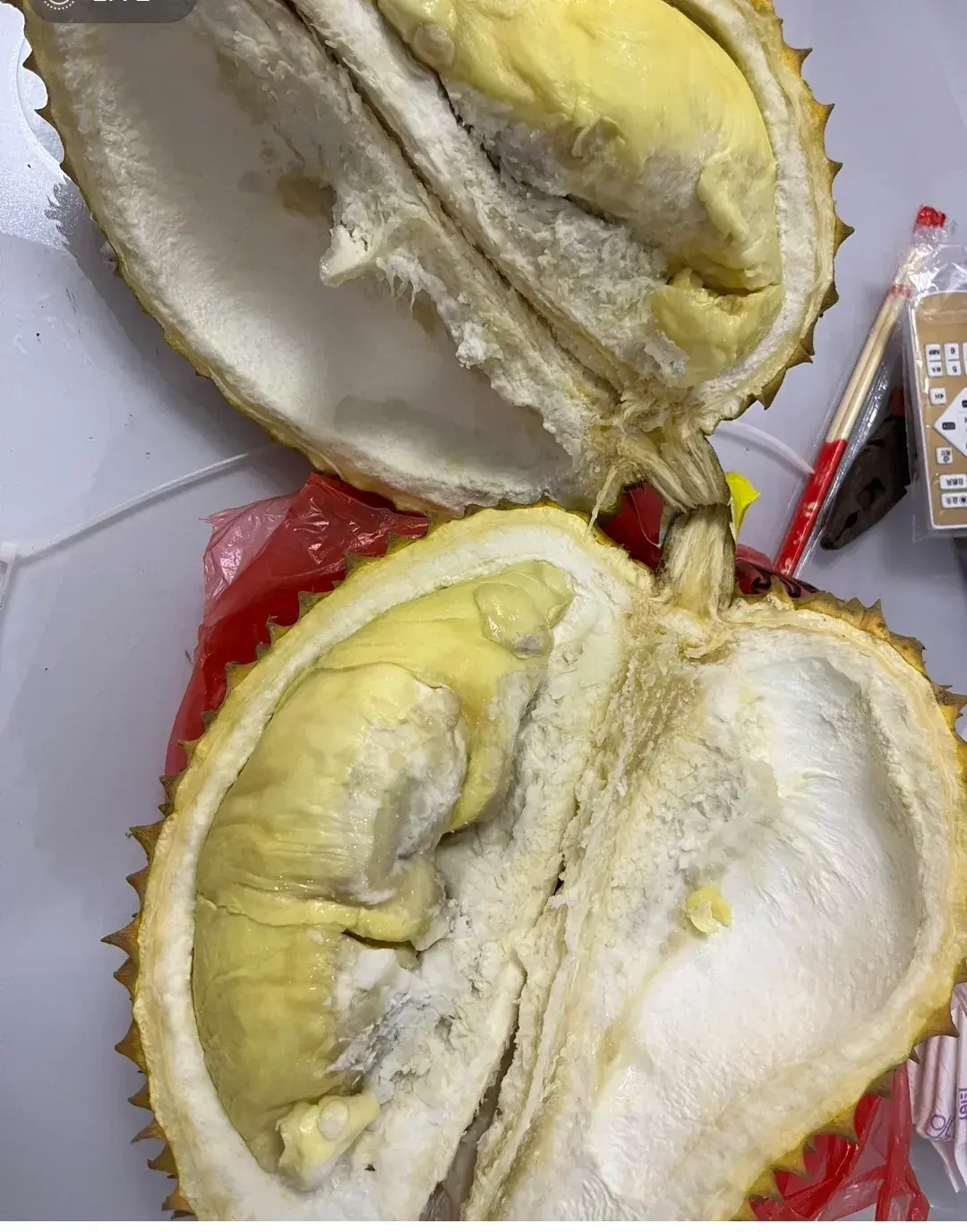 第一次买榴莲,花了一百多打开有点蒙圈了,这个榴莲是正常的吗?