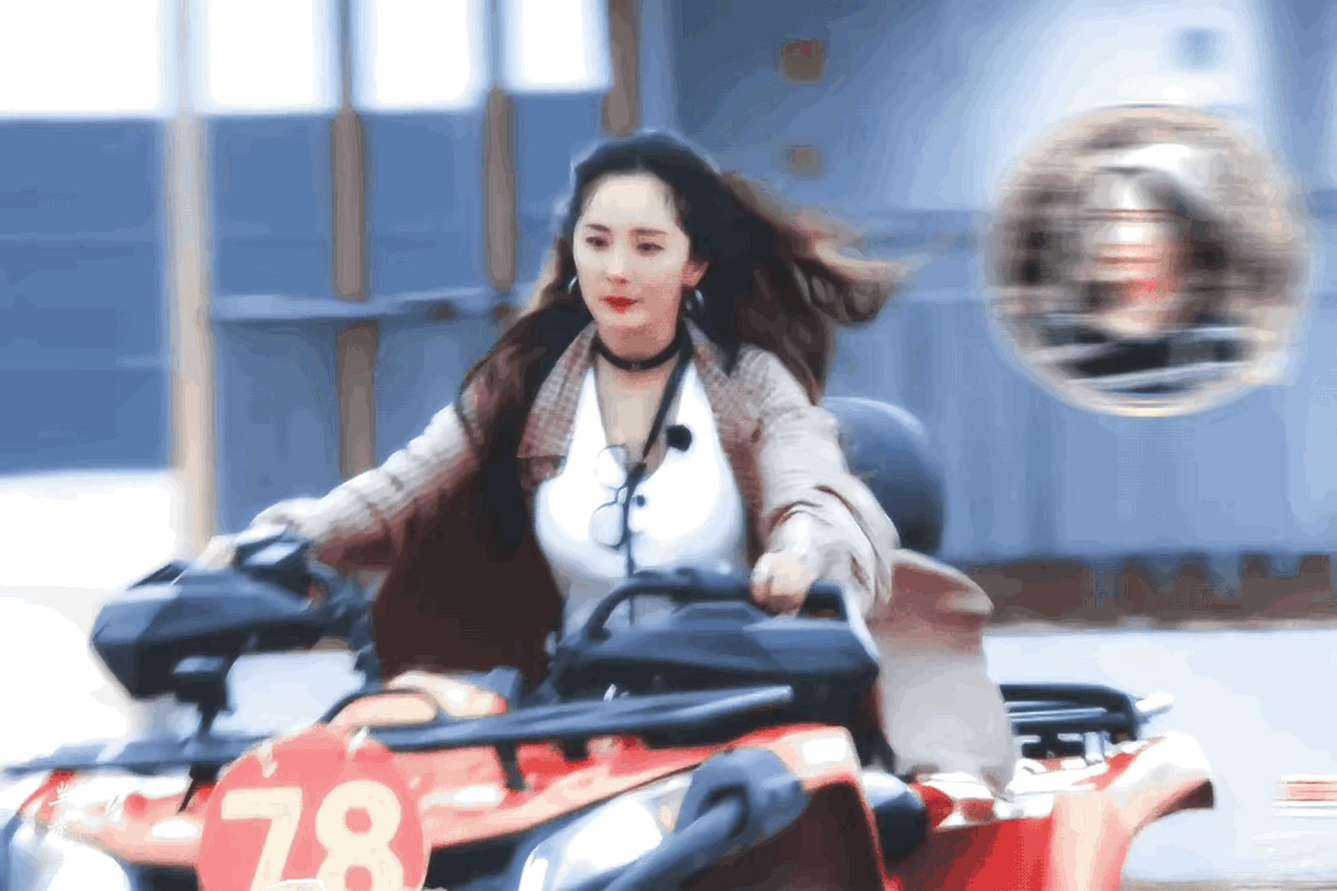 杨幂在开车,有图为证[左捂脸][左捂脸][左捂脸]这抖的太厉害了吧!