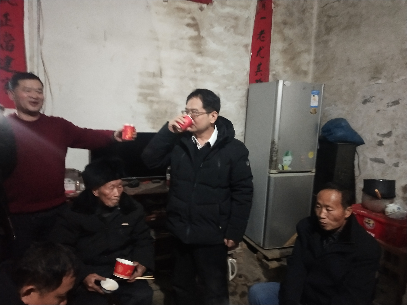 年关之际,桂林蒋氏宗亲会蒋泰会长带领宗亲慰问全州黄沙河镇大路底