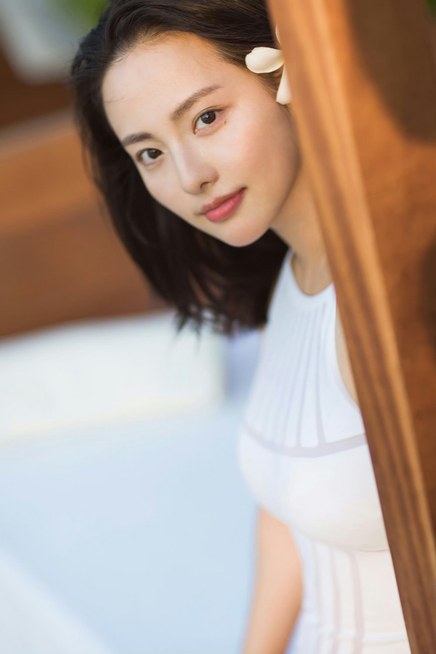 张嘉倪早期泳装照,这身材腿太长了