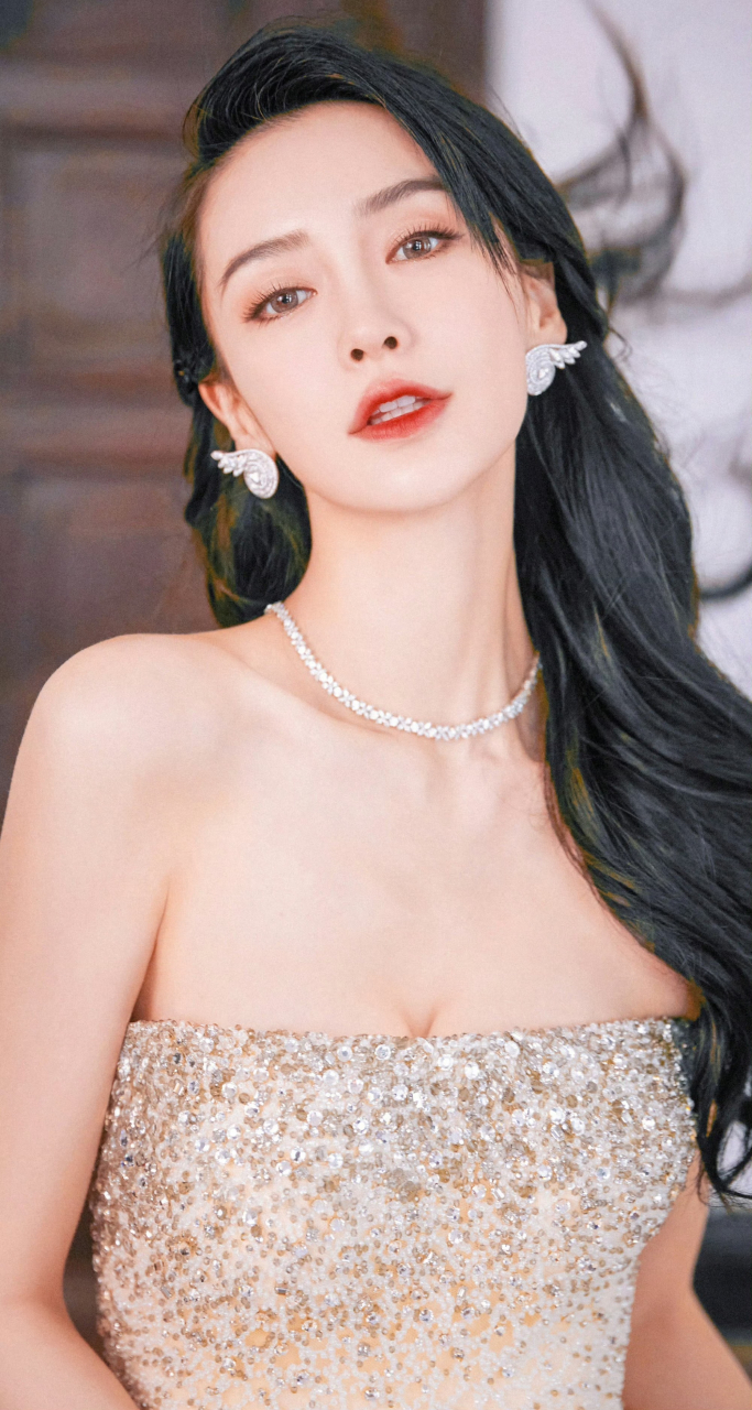 angelababy 金色礼服长裙:优雅灵魂的内娱美人