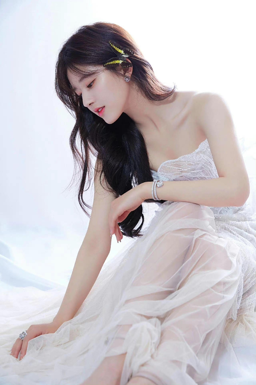 赵露思抹胸裙透视装[温暖]