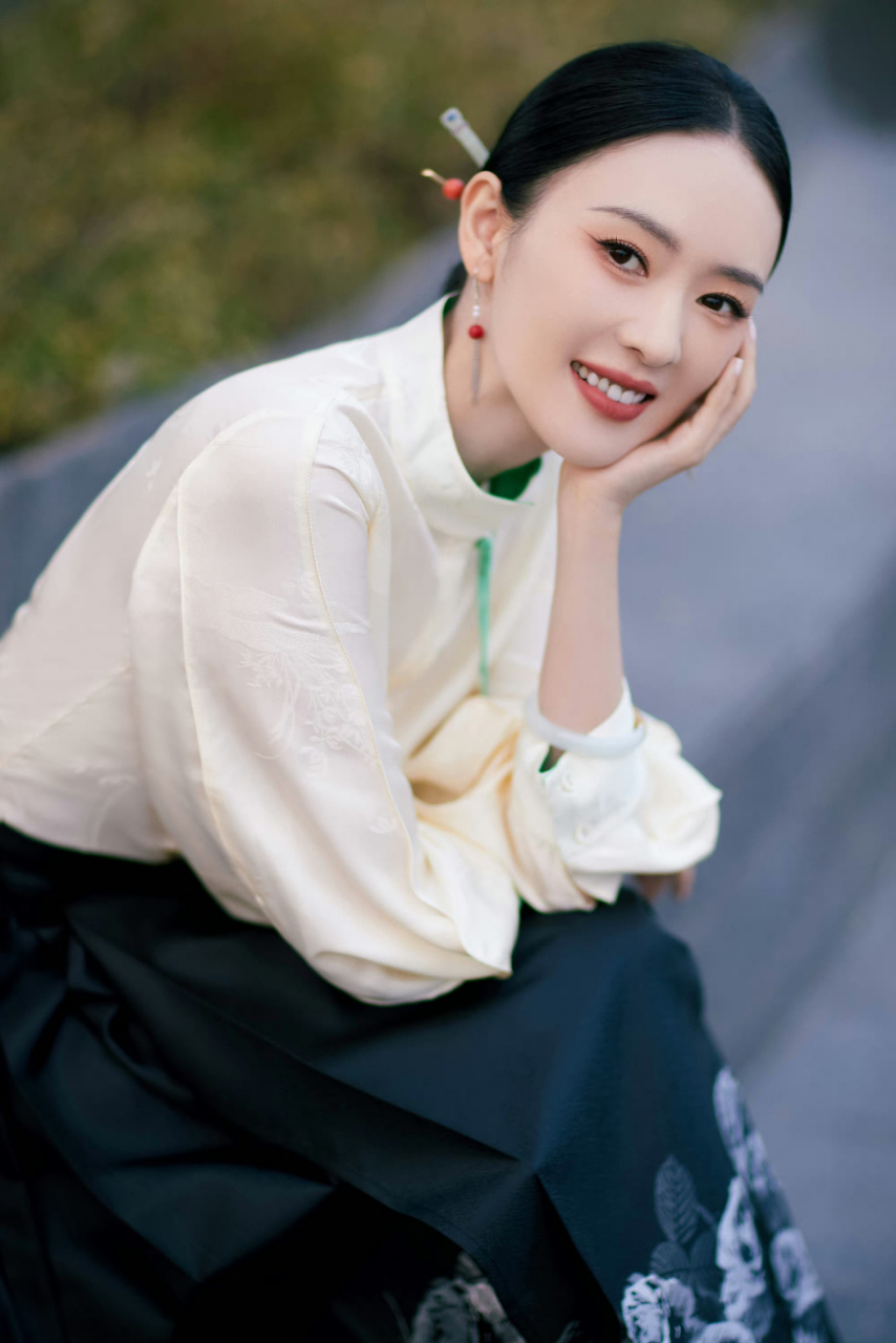 童谣穿马面裙,衣美人更美