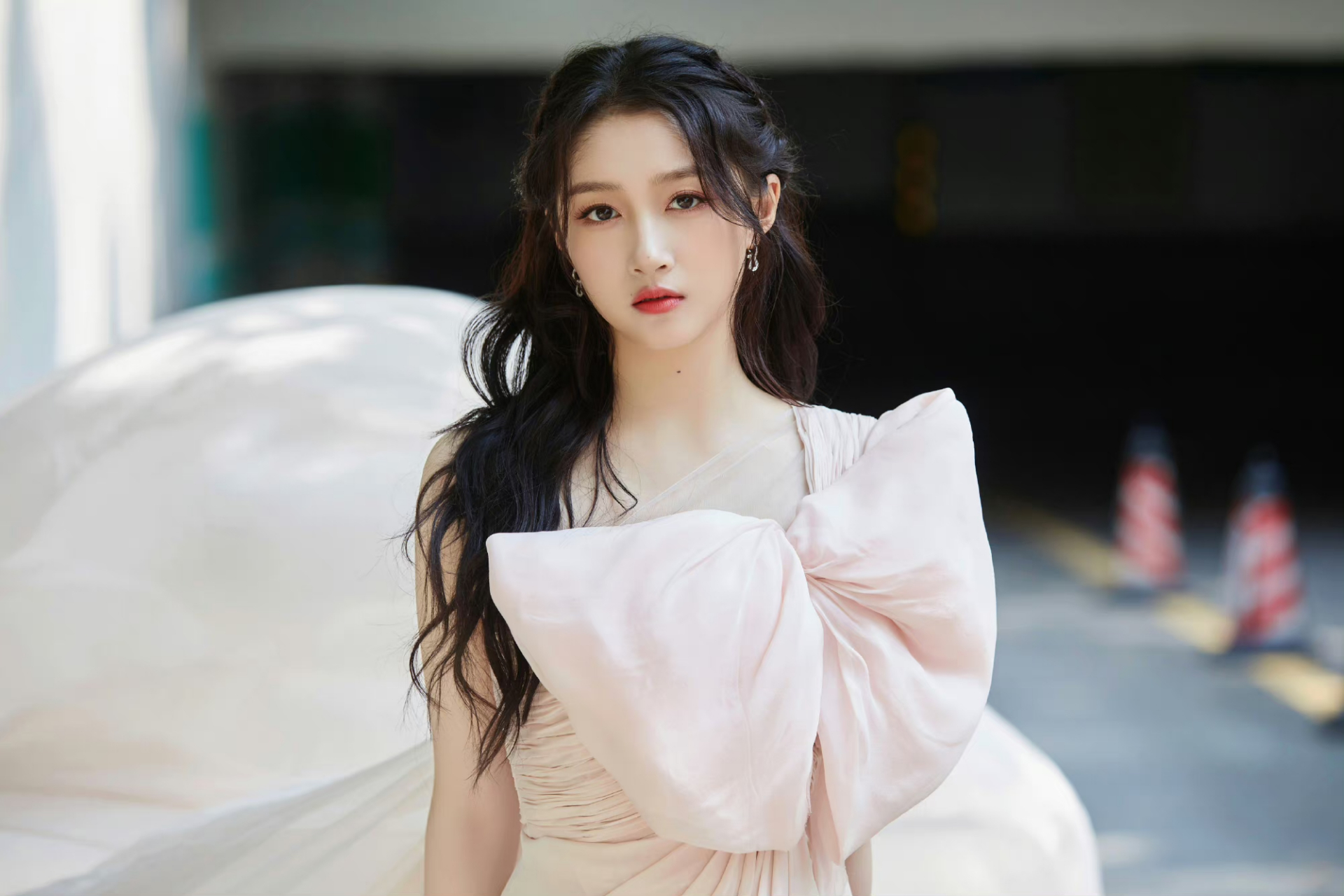 关晓彤肉丝纱裙美腿长