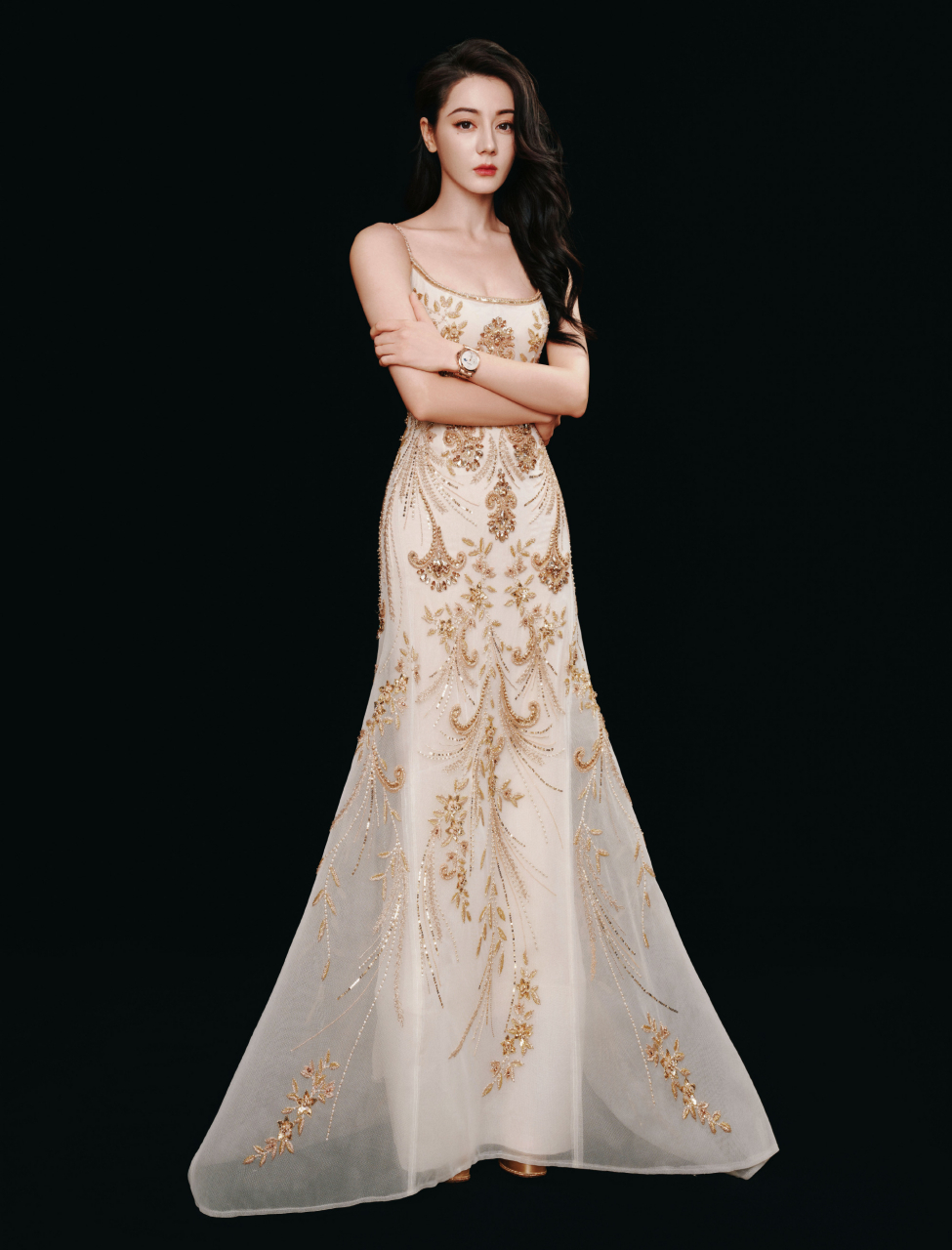 迪丽热巴吊带裙,红唇93性感迷人[温暖][温暖]