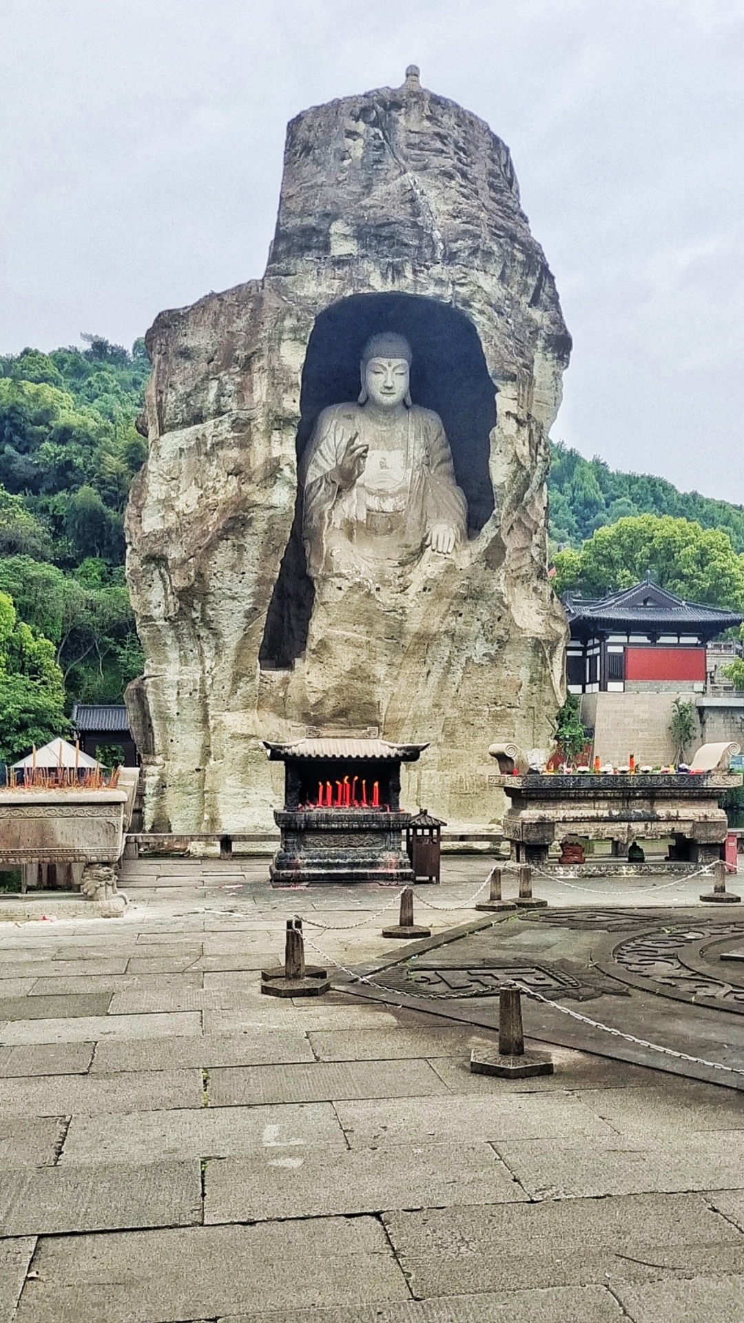 浙江天工大佛:绍兴柯岩风景区,是浙江四大石佛之一