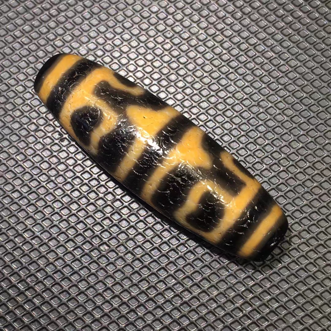 老料虎牙莲花天珠 品相完美 风化细腻 收藏级别 尺寸:12x36mm