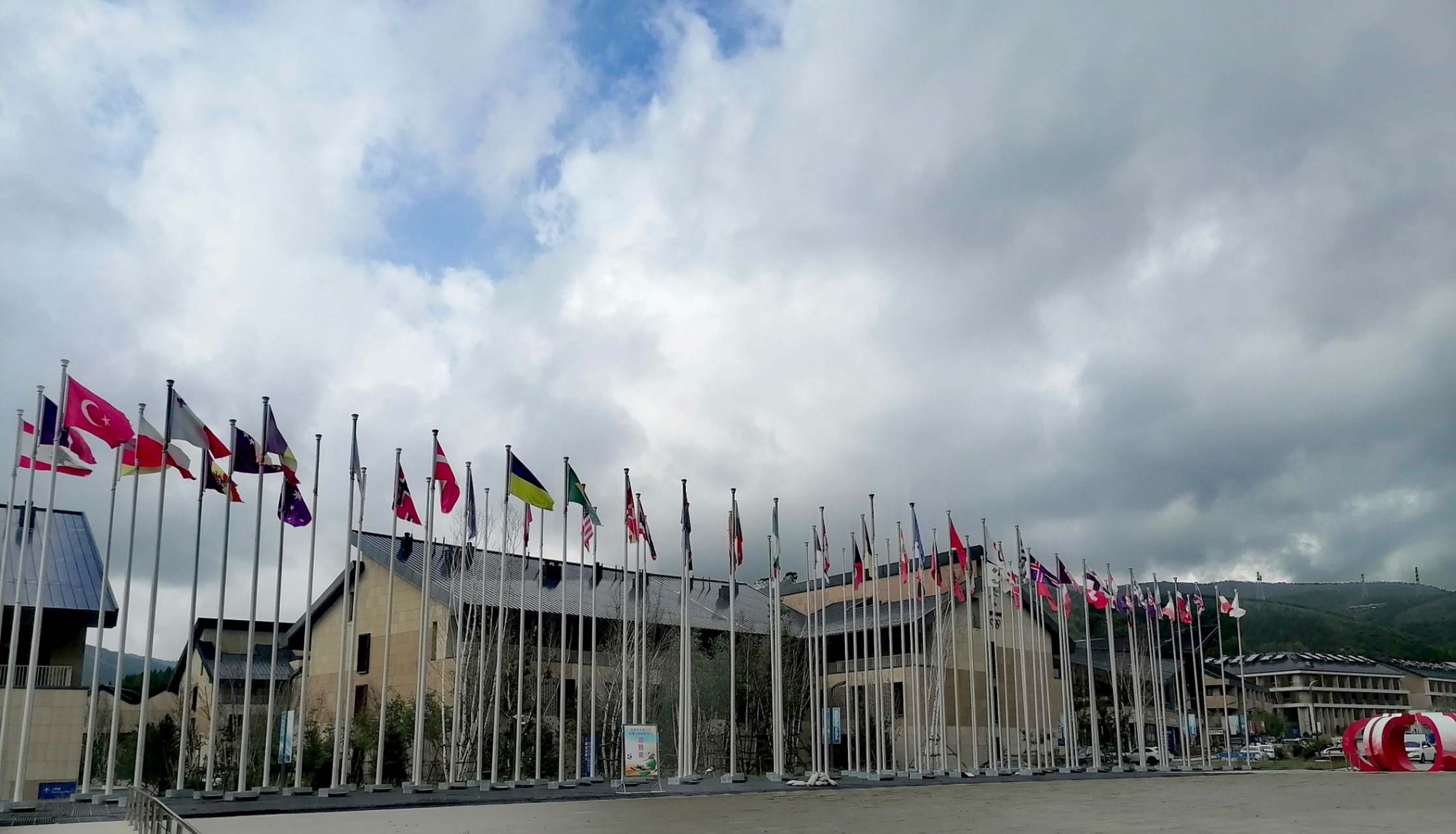 崇礼奥运村    崇礼城区不大,挺干净,人也不多,安静的有点像欧州小镇.