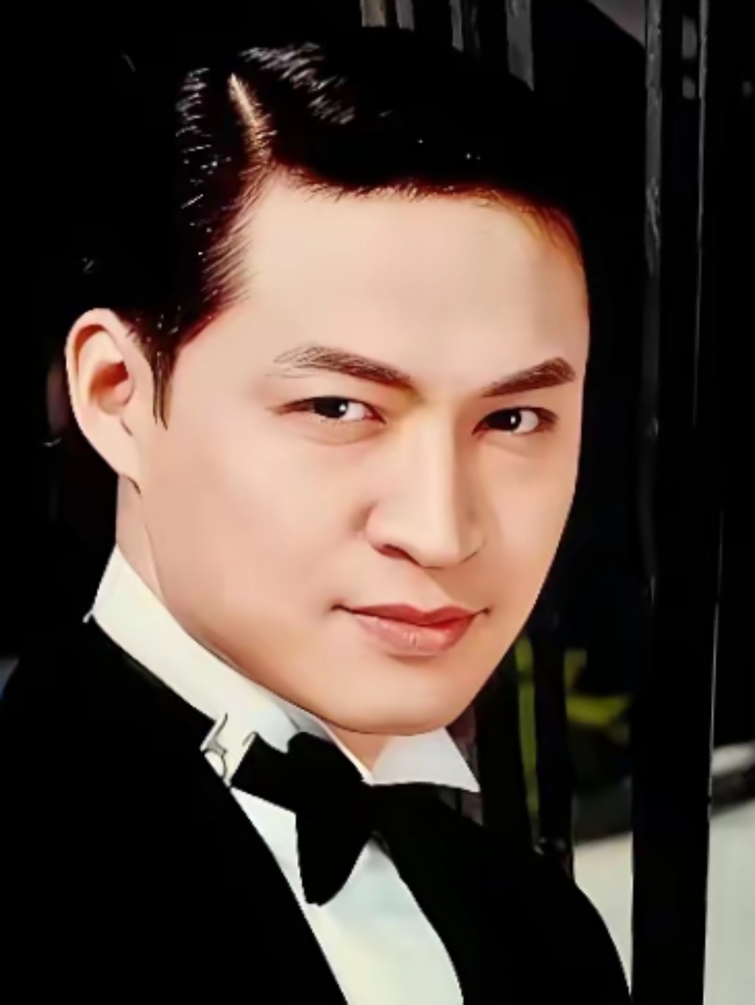 作为昔日红透半边天的影视明星,马景涛凭借俊朗外形与极具感染力的