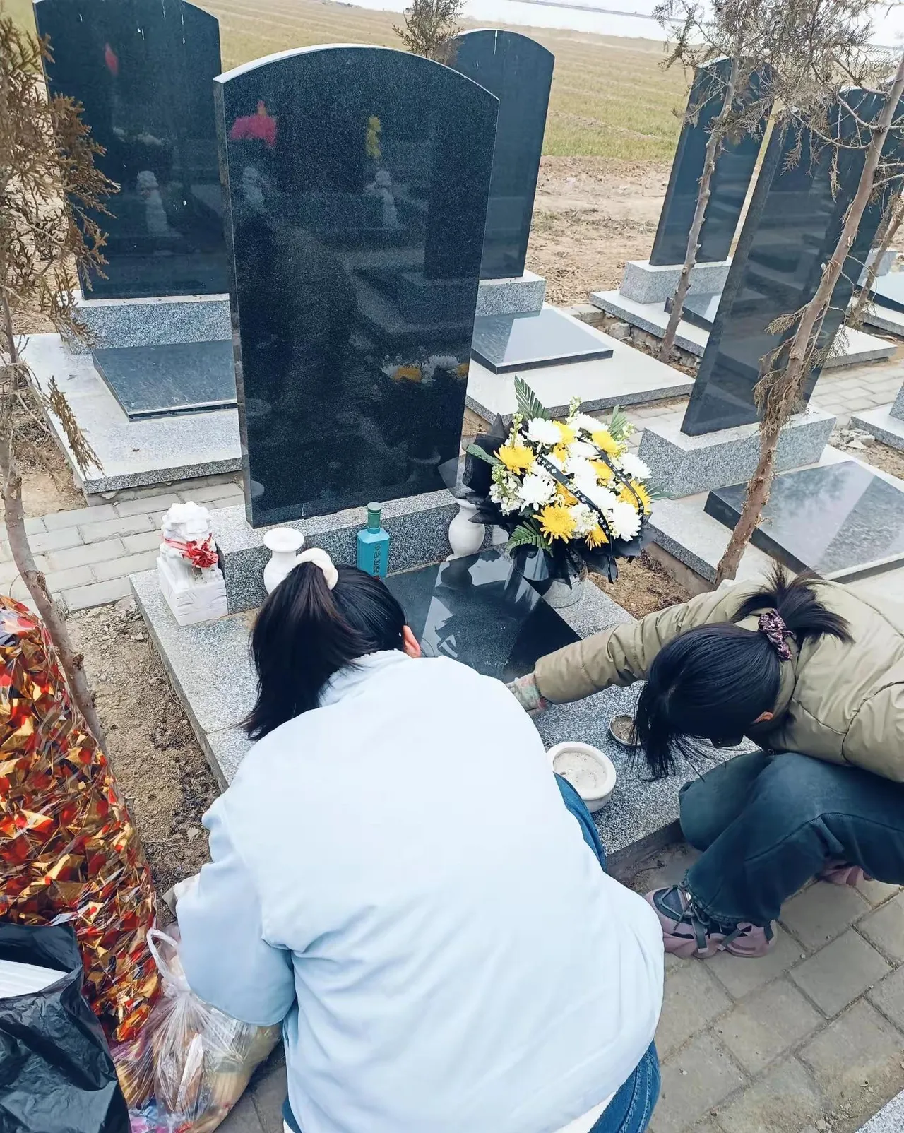 别人都在阖家团圆,我们却只能以这样的方式"见面"