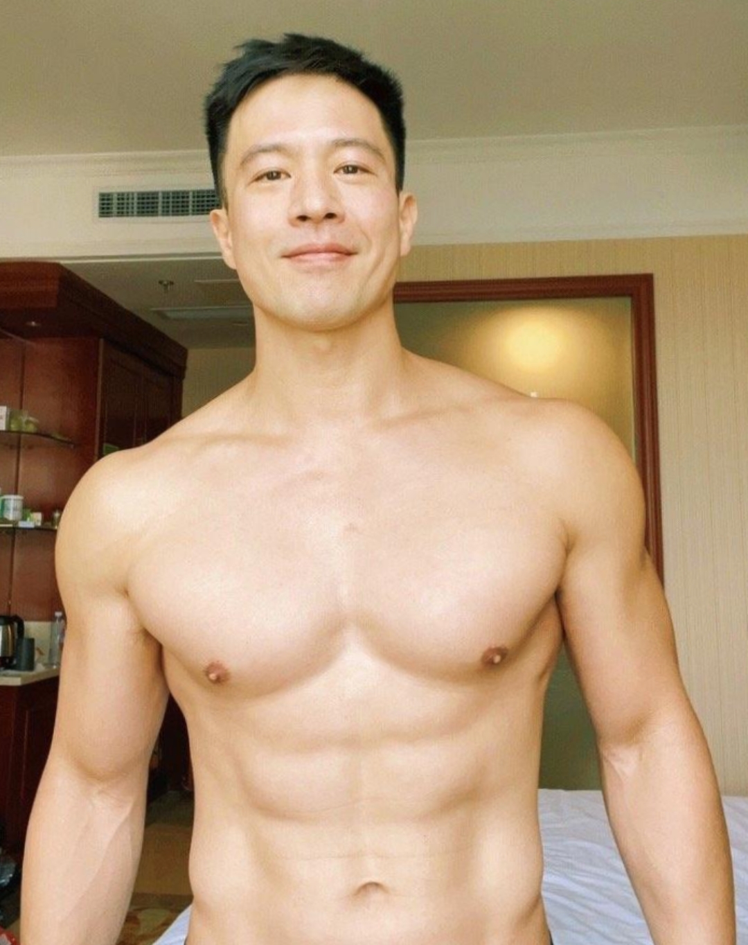 我怎么感觉有疤之后更帅了,不愧为李连杰的接班人#安志杰