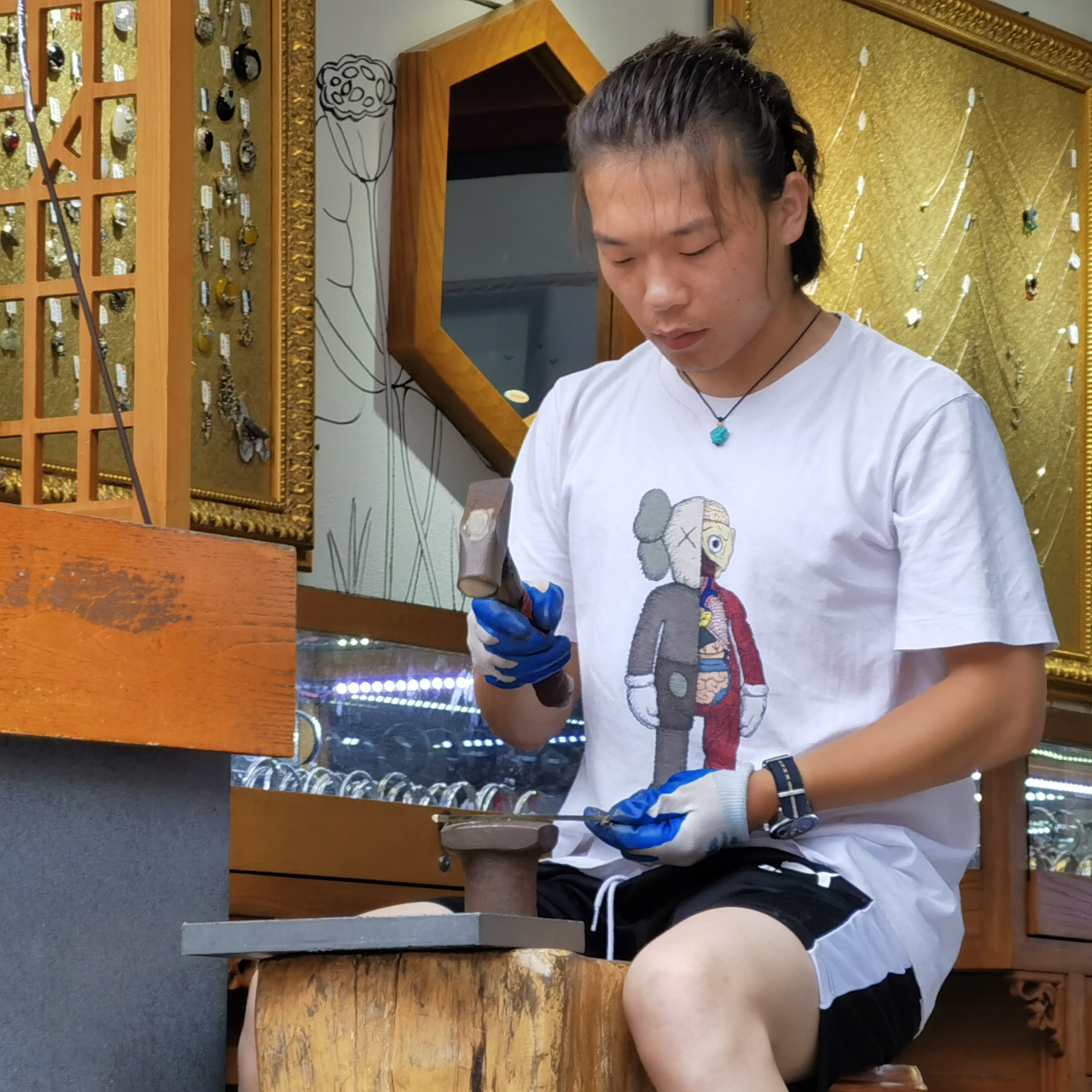 年轻手艺人 银世之家首饰加工店.浦东新区周浦镇,康沈路