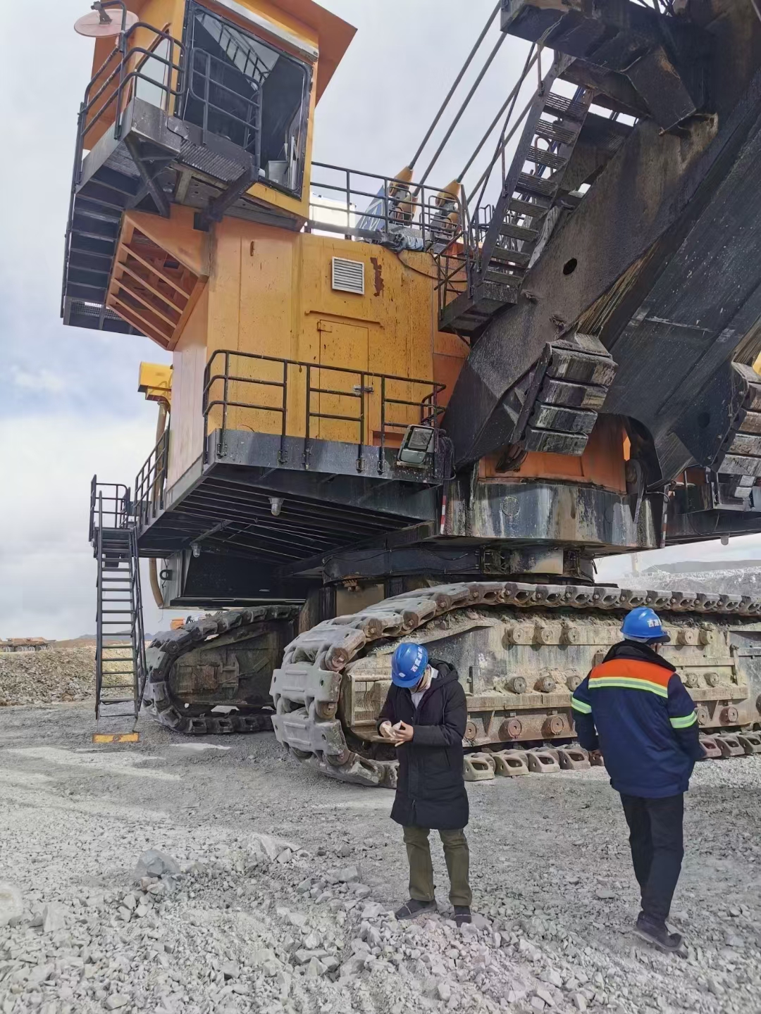 "山推小松"润滑油服务于世界级超大工程机械,完全满足高原高寒地带