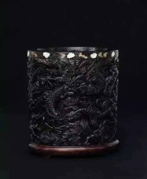 明代鱼龙海兽紫檀笔筒