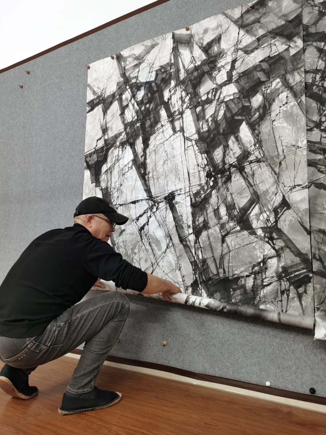 彩笔凌云,烟霞入砚,泼墨惊鸿鹄.九峰叠翠,风穴藏韵,尽化胸中丘壑