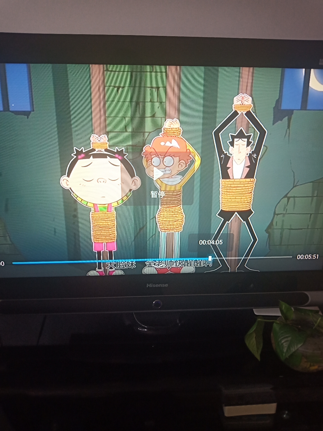 看过阿衰吗?阿衰身高是1m,大脸妹比阿衰矮,所以证明大脸妹身高不过1m