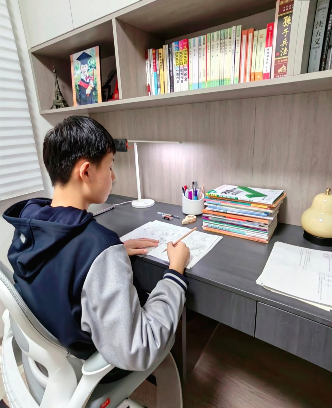 我晦明晦暗的高中四年 今年是我高考后的第三年 是我第一次高考的第三