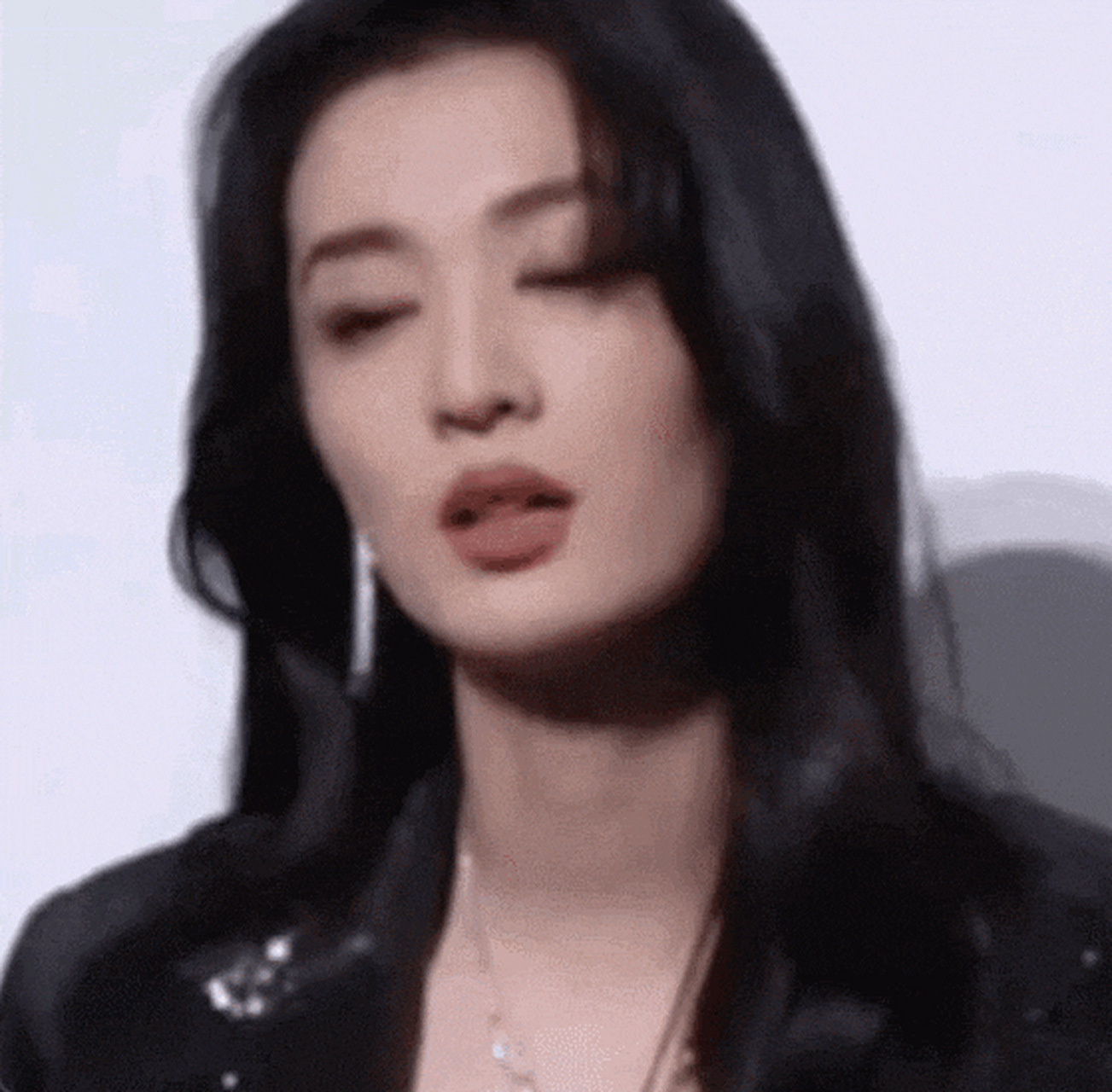 王楚然新剧原著女主一直翻白眼# 王楚然翻白眼是在为新剧做准备吗?