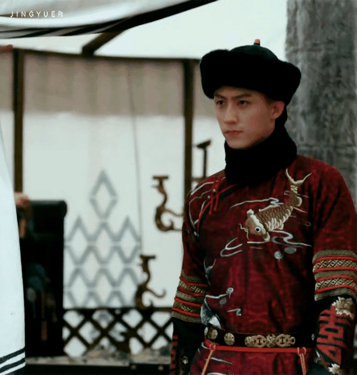 黄景瑜拍戏时都是裸妆上阵,因为怕耽误拍戏的时间,每次拍戏演员上妆