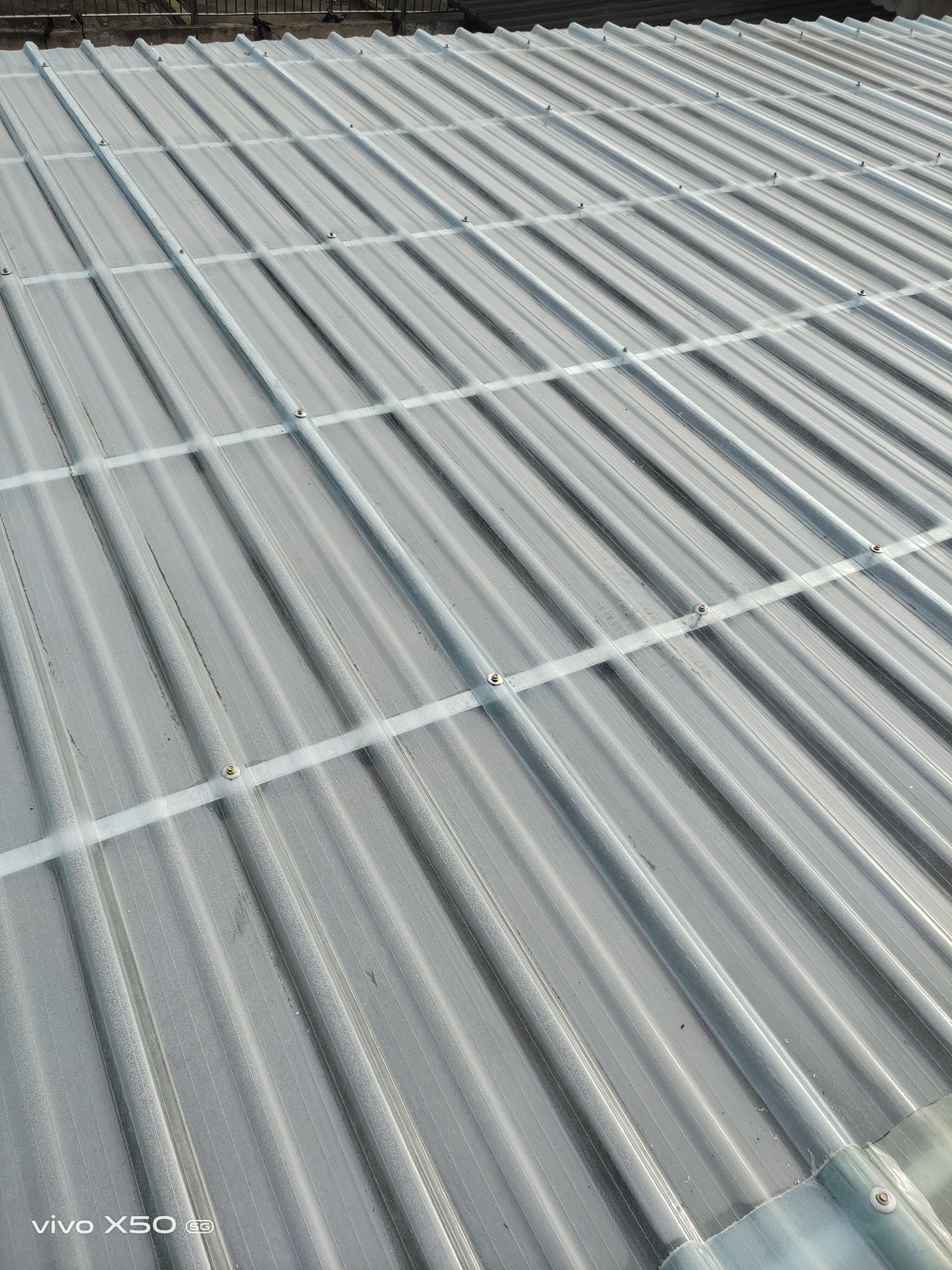 专业加工彩钢瓦屋顶,树脂瓦棚,钢化玻璃阳光房