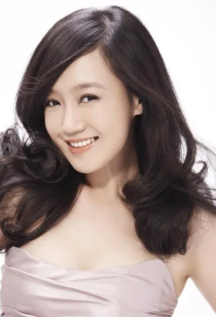 1,阚清子未婚夫不是圈内人,也是直男.  2,杨紫跟杨幂私下联系变多了.